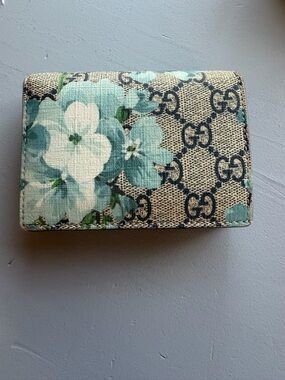 Gucci Beige GG Monogram Card Case with Aqua Floral Print